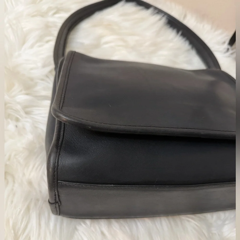 Vintage Coach # 9054 Black Glove-leather Shoulder Bag